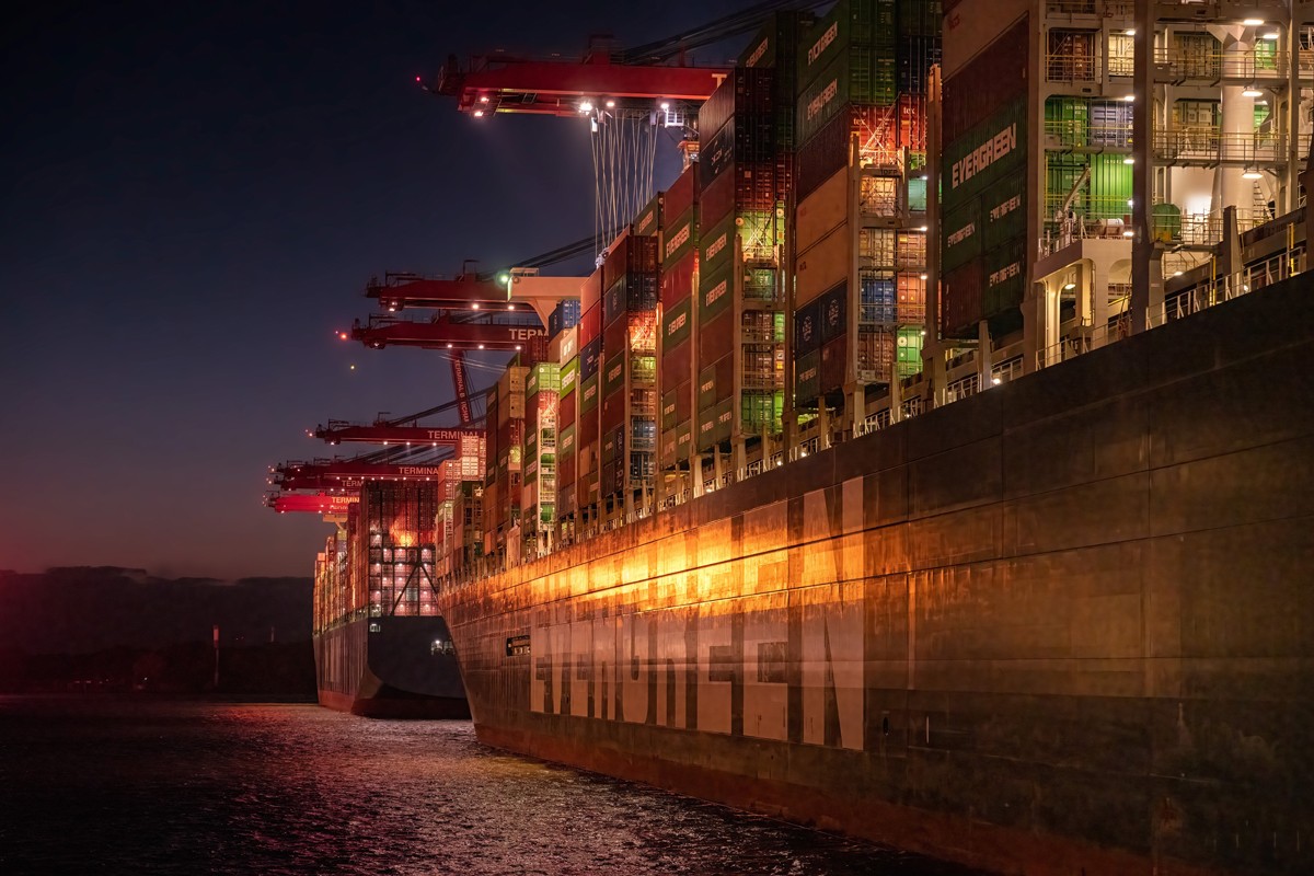 The Benefits of Using Sea Freight Services from the UAE